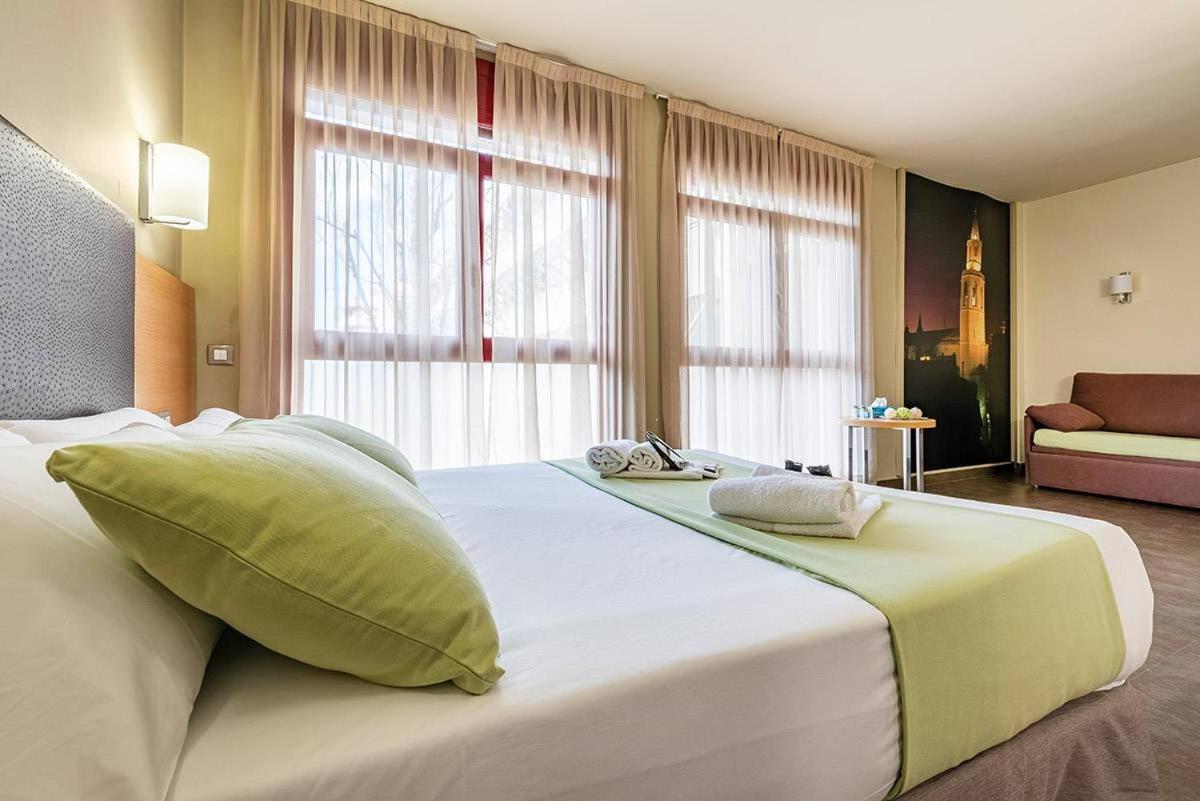 Hotel Sercotel Pere III El Gran Vilafranca del Penedès Exterior foto